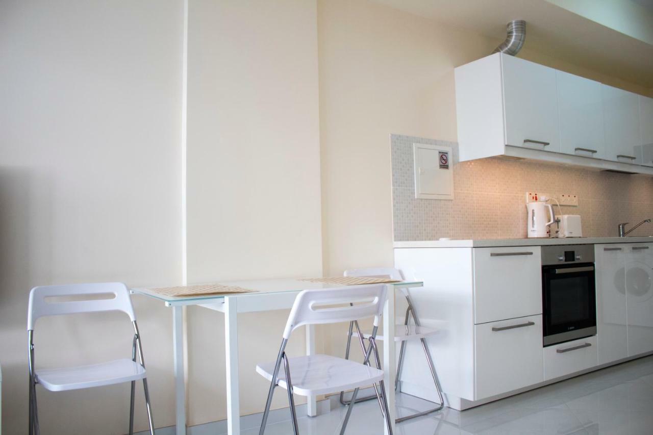 Galatex Beach Apartment Limassol Bagian luar foto