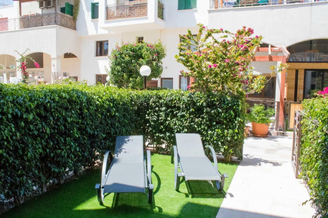 Galatex Beach Apartment Limassol Bagian luar foto