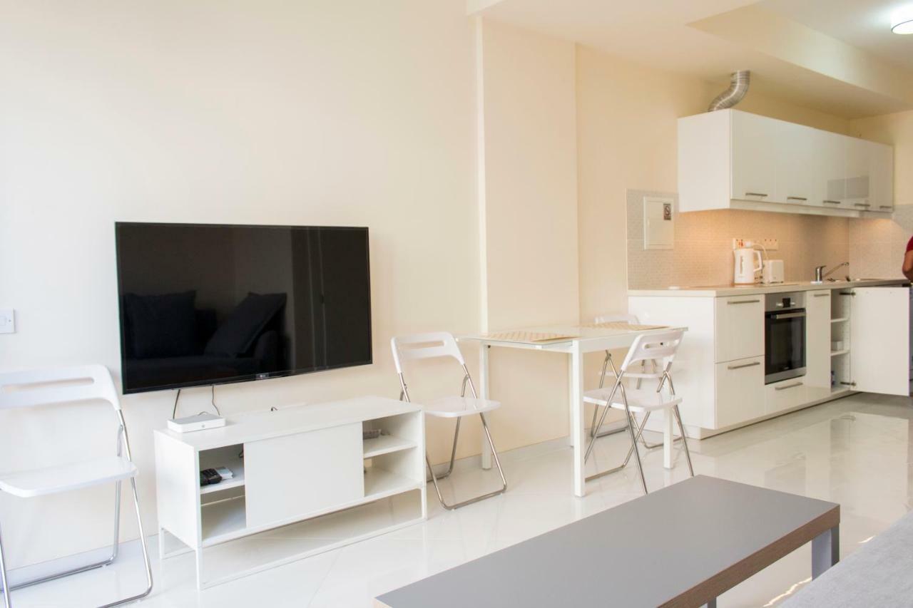 Galatex Beach Apartment Limassol Bagian luar foto