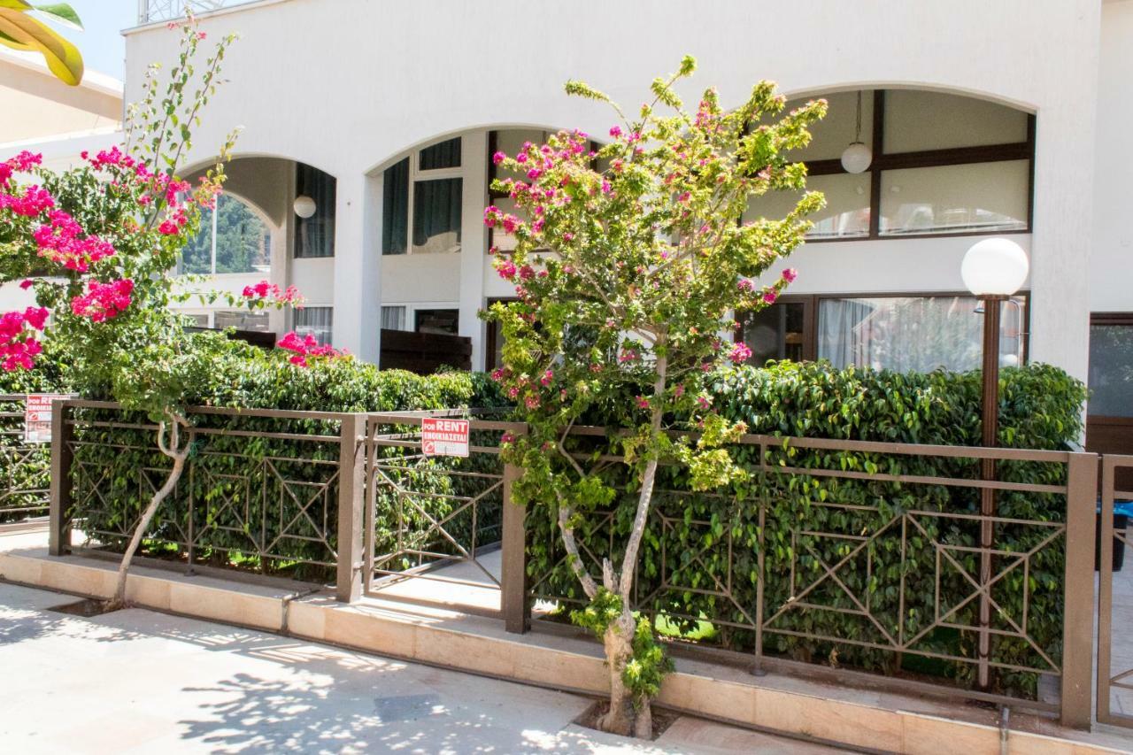 Galatex Beach Apartment Limassol Bagian luar foto