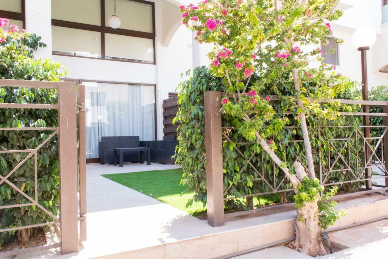 Galatex Beach Apartment Limassol Bagian luar foto