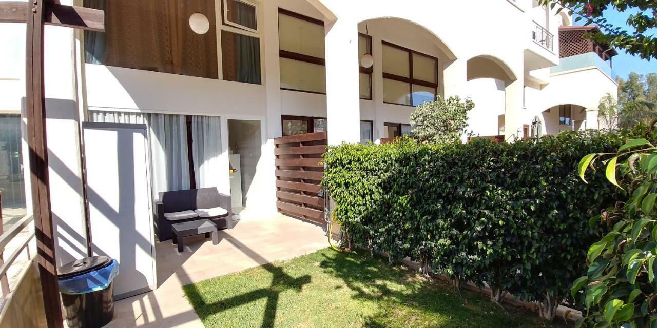 Galatex Beach Apartment Limassol Bagian luar foto