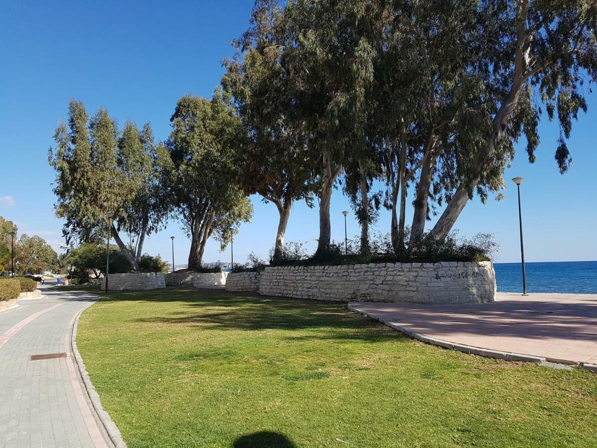 Galatex Beach Apartment Limassol Bagian luar foto