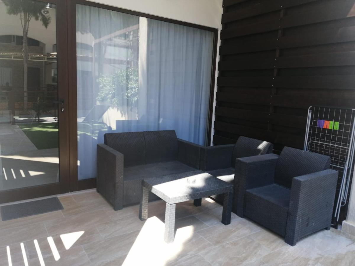 Galatex Beach Apartment Limassol Bagian luar foto