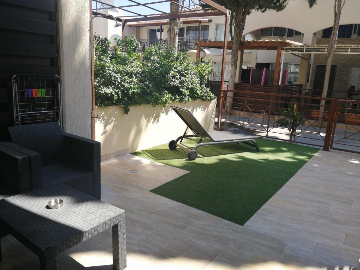 Galatex Beach Apartment Limassol Bagian luar foto